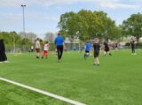 Laatste training S.K.N.W.K. JO9-1 van seizoen 2022-2023 (partijtje tegen de ouders) (67/178)